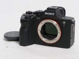 ソニー α7 IV ボディ[ILCE-7M4] 【中古】(B:131)