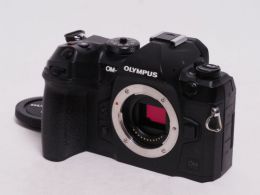 オリンパス OM-1 ボディ 【中古】(B:756)