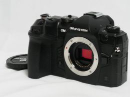 オリンパス OMｼｽﾃﾑ OM-1 MarkII ボディ 【中古】(B:921)