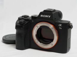 ソニー α7 II ボディ [ILCE-7M2] 【中古】(B:210)