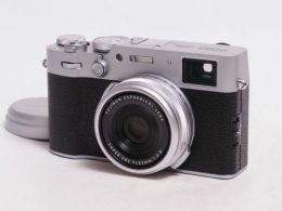 フジフイルム X100VI シルバー 【中古】(B:706)