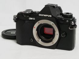 オリンパス OM-D E-M5 MarkII ボディ 【中古】(B:710)
