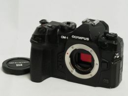 オリンパス OM-1 ボディ 【中古】(B:708)