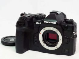 オリンパス OM-1 ボディ 【中古】(B:303)