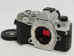 オリンパス OMｼｽﾃﾑ OM-5 ボディ シルバー 【中古】(B:915)