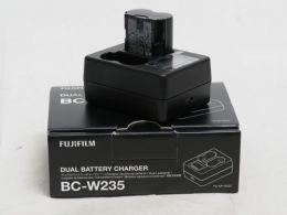 フジフイルム BC-W235 + NP-W235 【中古】(B:436)