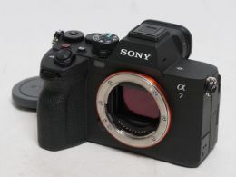 ソニー α7 IV ボディ[ILCE-7M4] 【中古】(B:423)